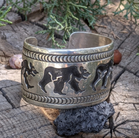 Sterling silver cuff bracelet, handmade by Navajo silversmith Rosco Scott. - Picture 3 of 6